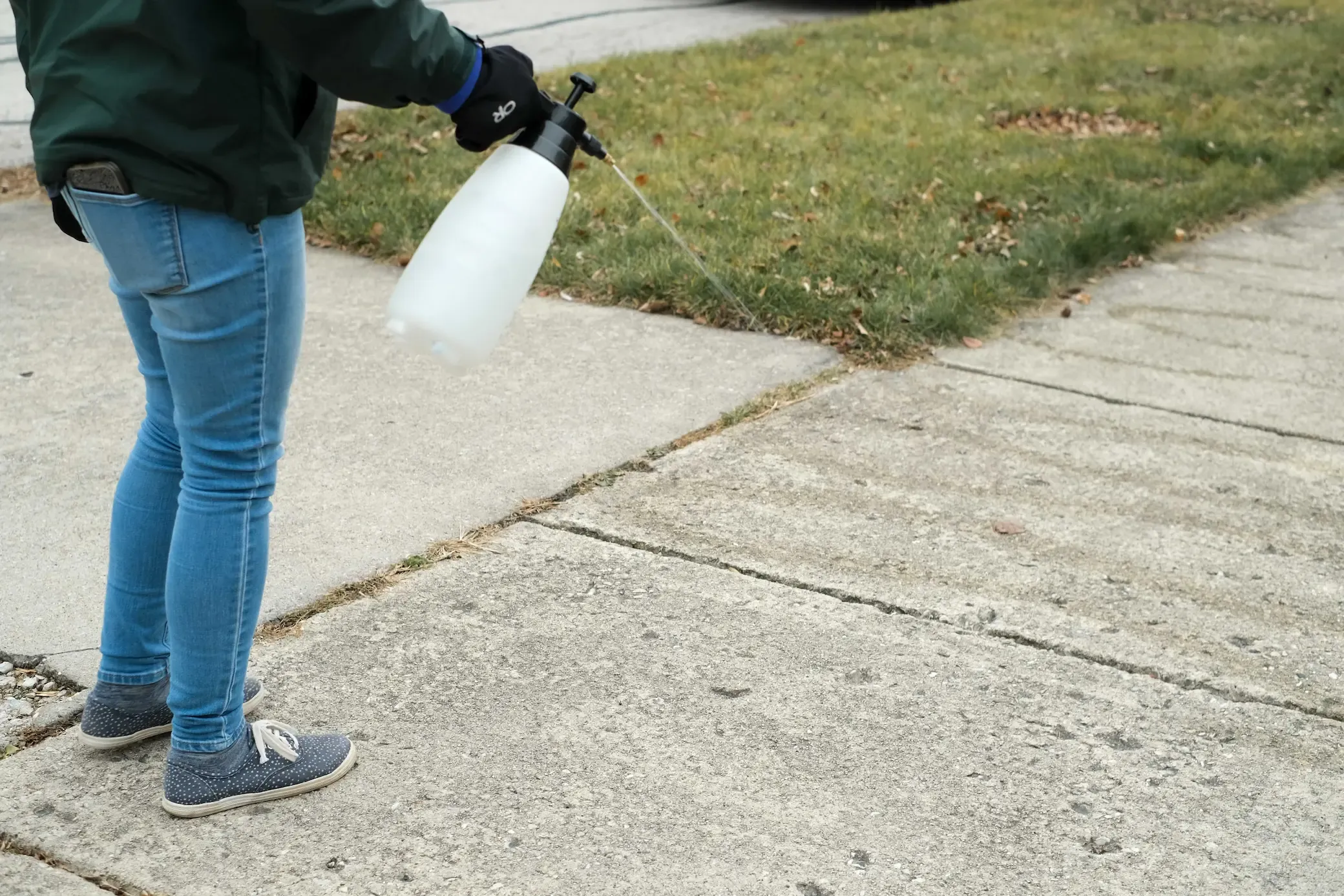 Prevention with salt spraying on sidewalks.